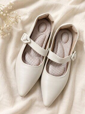 Cream Mary Jane Pointed Flats size 8/8.5